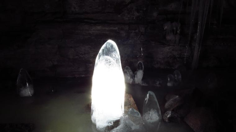 This is an ice cave, outside it was 85 ºF (29 ºC)
